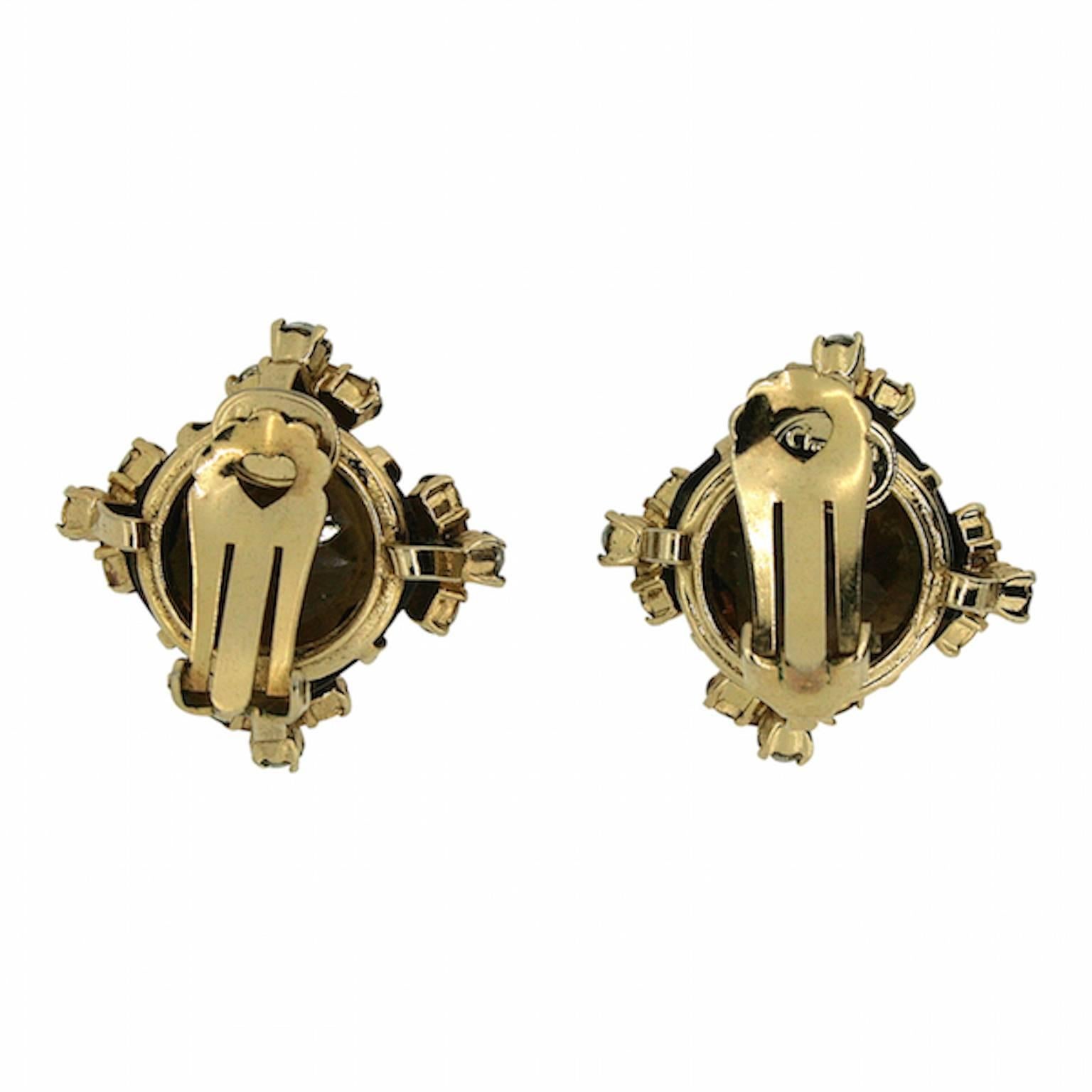 These stunning clip earrings illustrate the fine craftsmanship and innovative design of Christian Dior jewellery. They are a piece to be favoured by collectors and connoisseurs of beautiful design.
Condition Report:
Excellent
The Details...
These