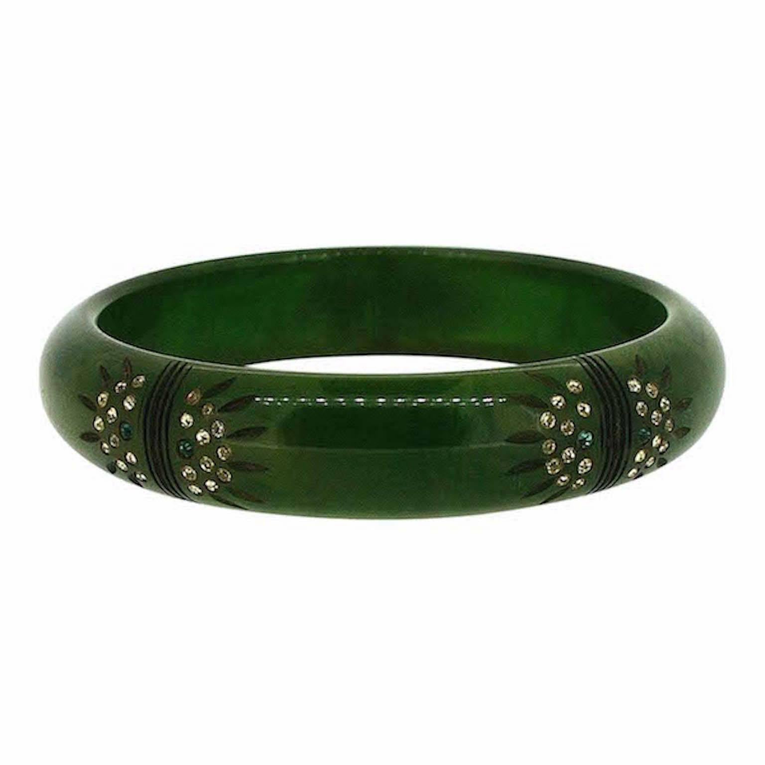 1940s Green Carved Bakelite and Rhinestone Vintage Bangle For Sale