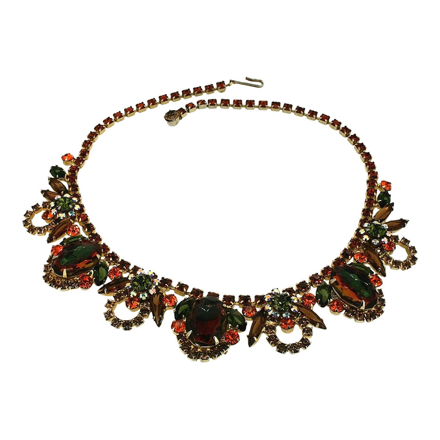 A pretty and bright floral jewellery set from the Juliana range by Delizza and Elster, dating from the 1960s.
Condition Report:
Excellent
The Details...
This gilt metal jewellery set features clip on earrings and a necklace. Both pieces feature