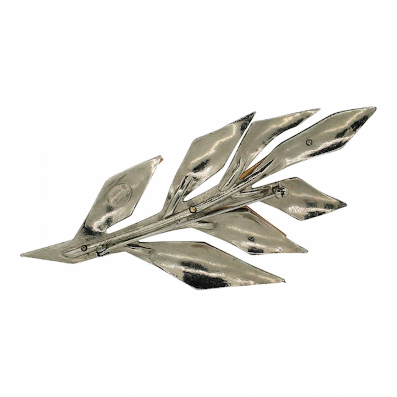 Beautiful French styling can be found in this leaf brooch by Jean Louis Scherrer. It dates from the 1980s.
Condition Report:
Very Good - Some minor wear to the gold tone metal, consistent with age and use. This is only visible upon very close