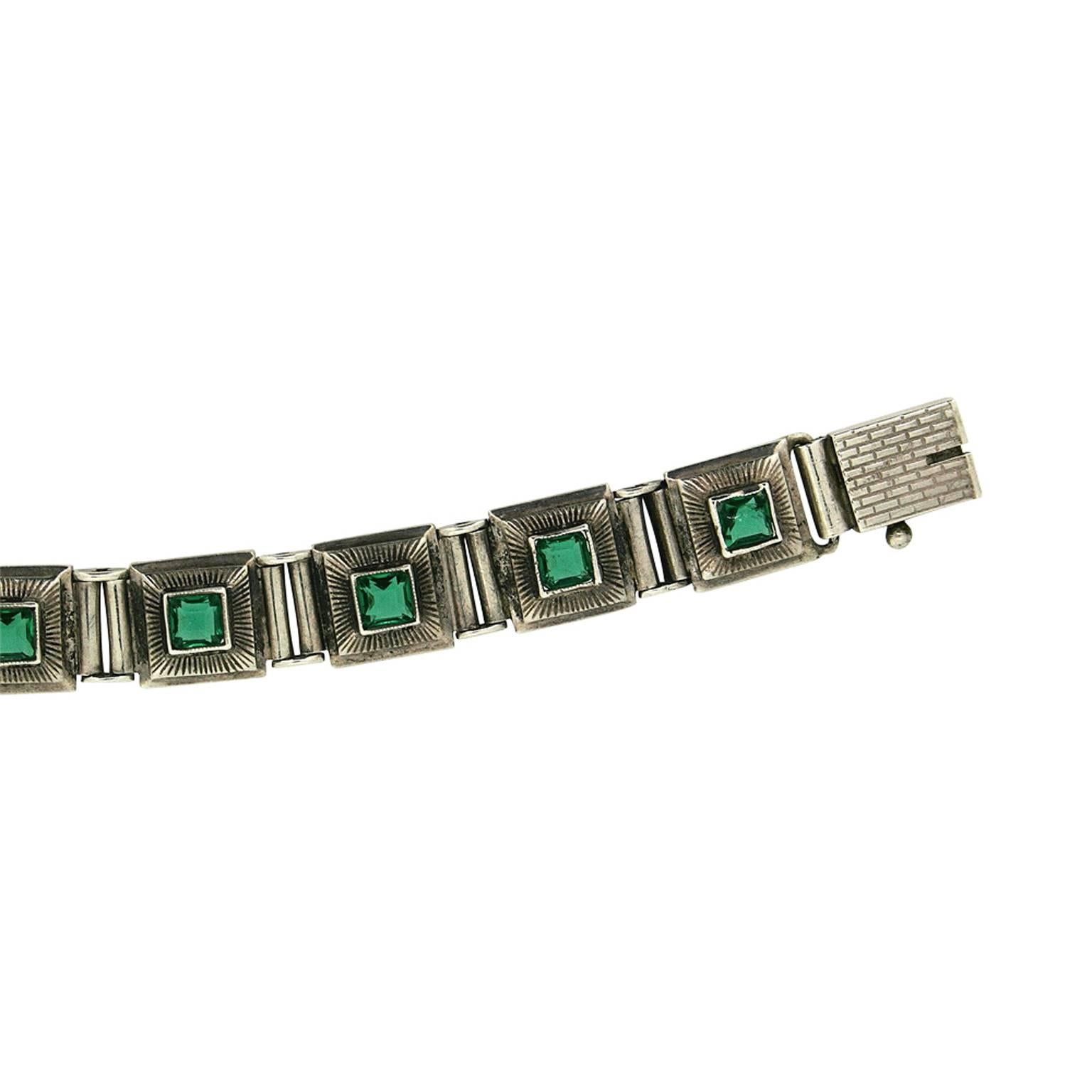 1920s Green Glass Art Deco Design Vintage Bracelet In Good Condition In Wigan, GB