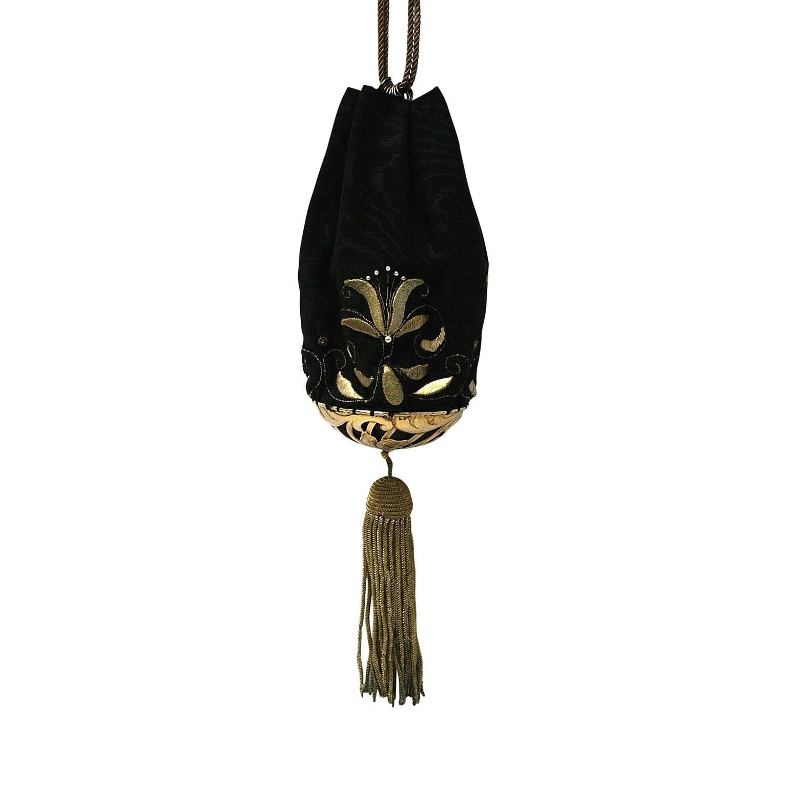 1900s Art Nouveau Black Silk and Gilt Metal Decoration Vintage Evening Bag For Sale