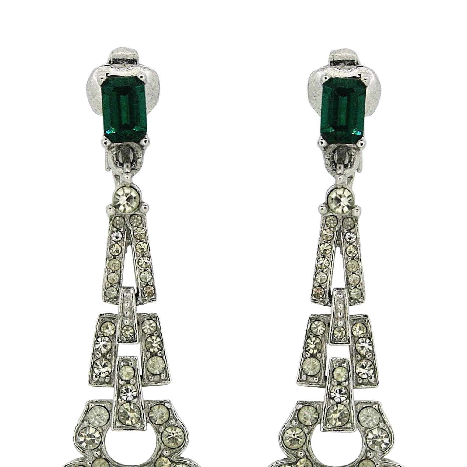 1950s Emerald Green Rhinestone Vintage Drop Earrings In Excellent Condition In Wigan, GB