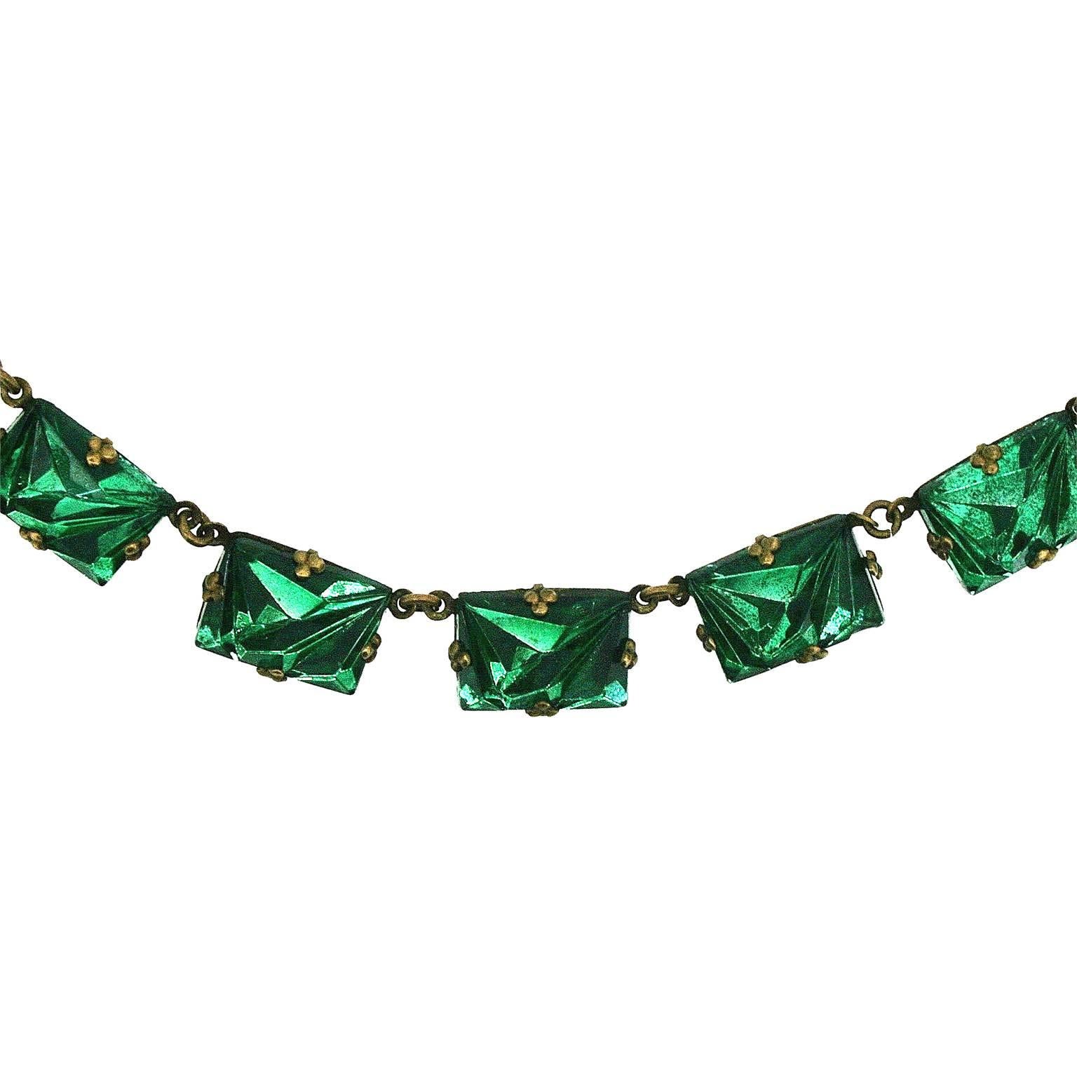 1920s Green Art Deco Mirror Glass Vintage Necklace In Good Condition For Sale In Wigan, GB