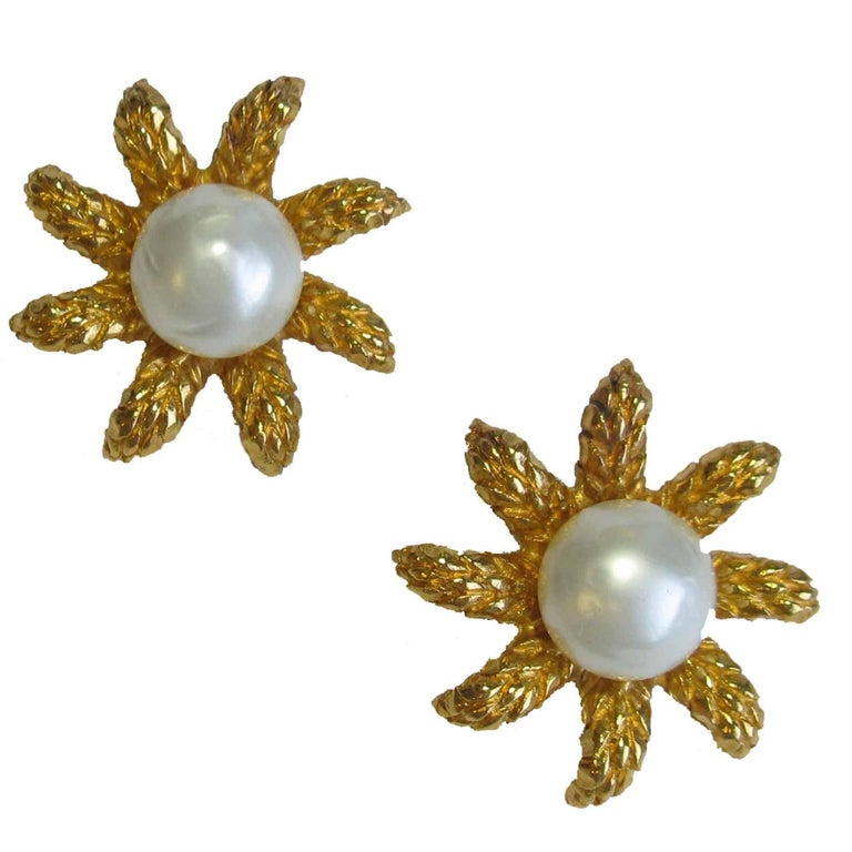 CHANEL Clip-On Earrings Ear of Wheat in Gilt Metal and Glass Pearl