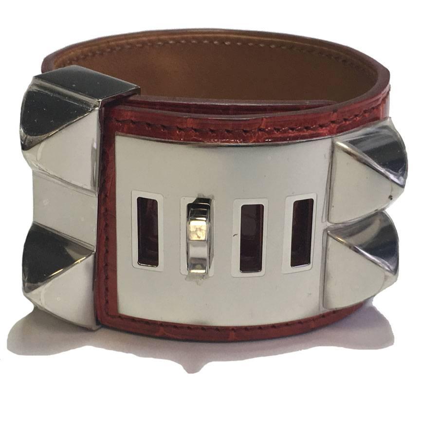 Hermes Collier de Chien (CDC) Cuff bracelet in blood color Mississipi alligator leather with silver hardware.
Clasp in palladium silver finish.
Pristine condition. Stamp T (year 2015). S of Private Sales ingraved in the leather.
Dimensions: width: 4