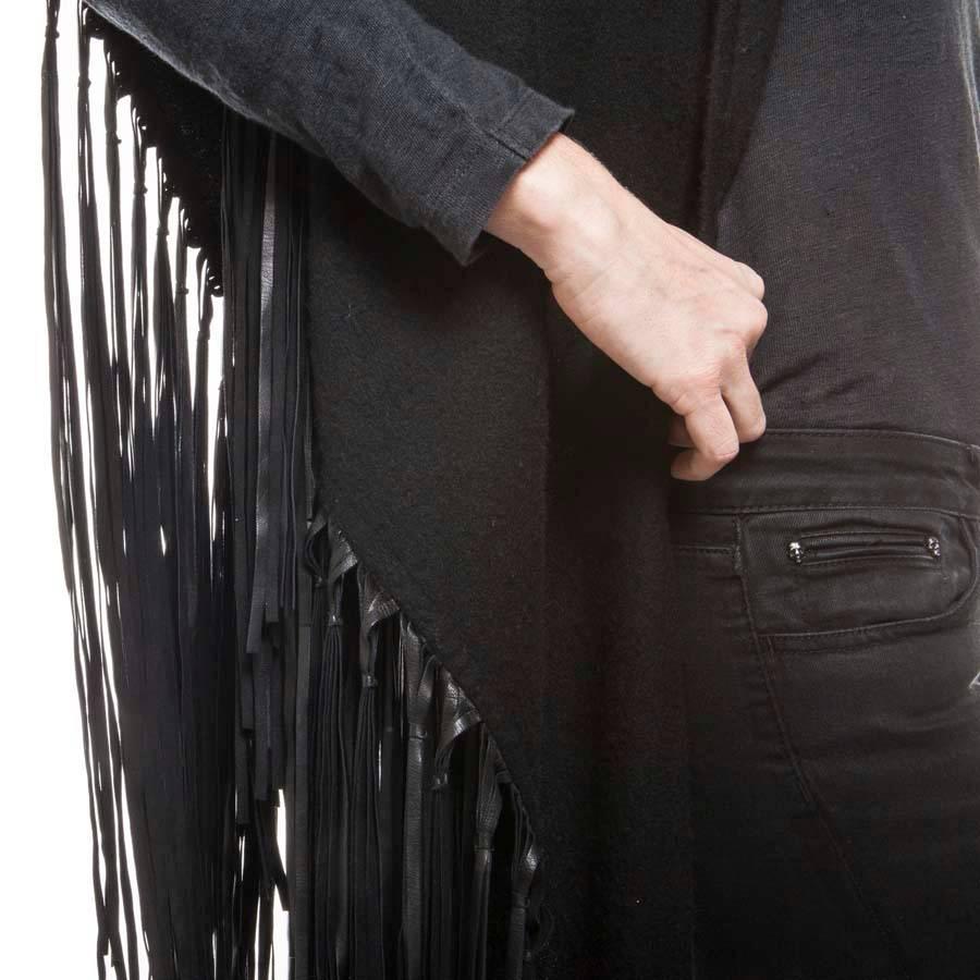 Rare Hermes Fringed Shawl in black Cashmere, Wool and Lamb 2
