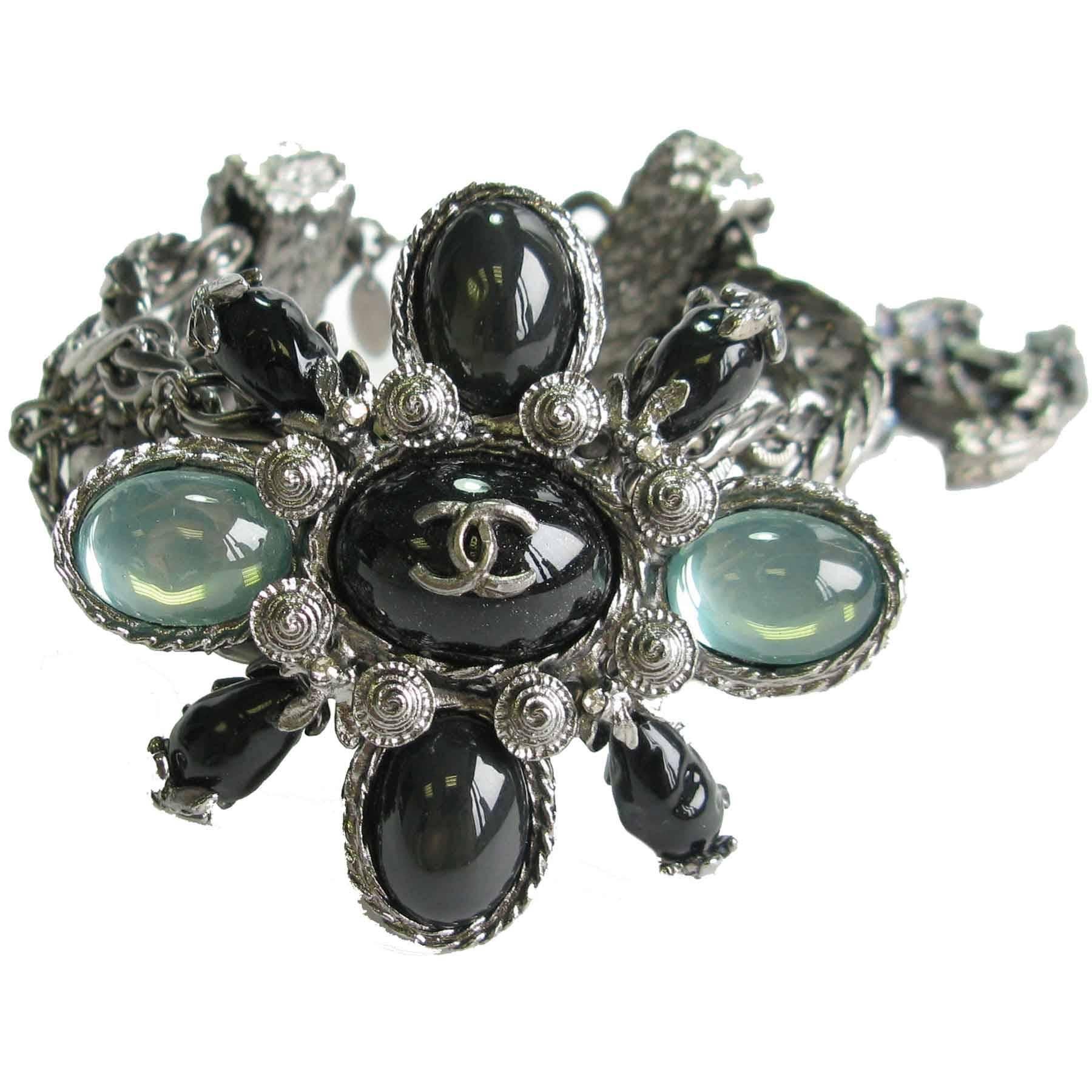 Beautiful different channels Chanel Bracelet (mesh, ring) in aged silver metal on a cross Brooch with very dark green and translucent green water resin pieces.

Never worn. Collection Circa 2010

Dimensions: Cross brooch: 6x5,5 cm, total length of