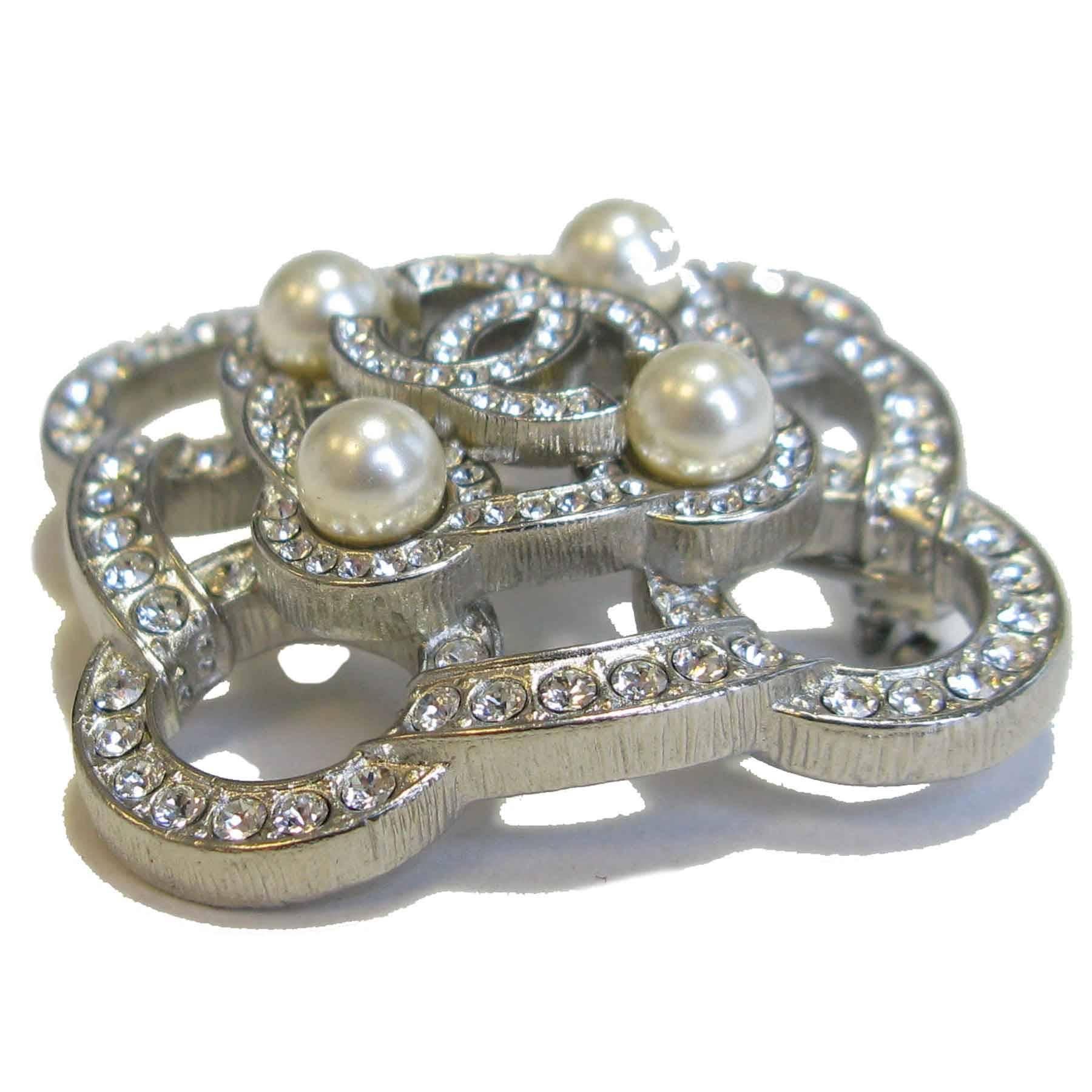 Chanel Silver Tone Metal with Rhinestones and Glass Pearls Brooch In New Condition In Paris, FR