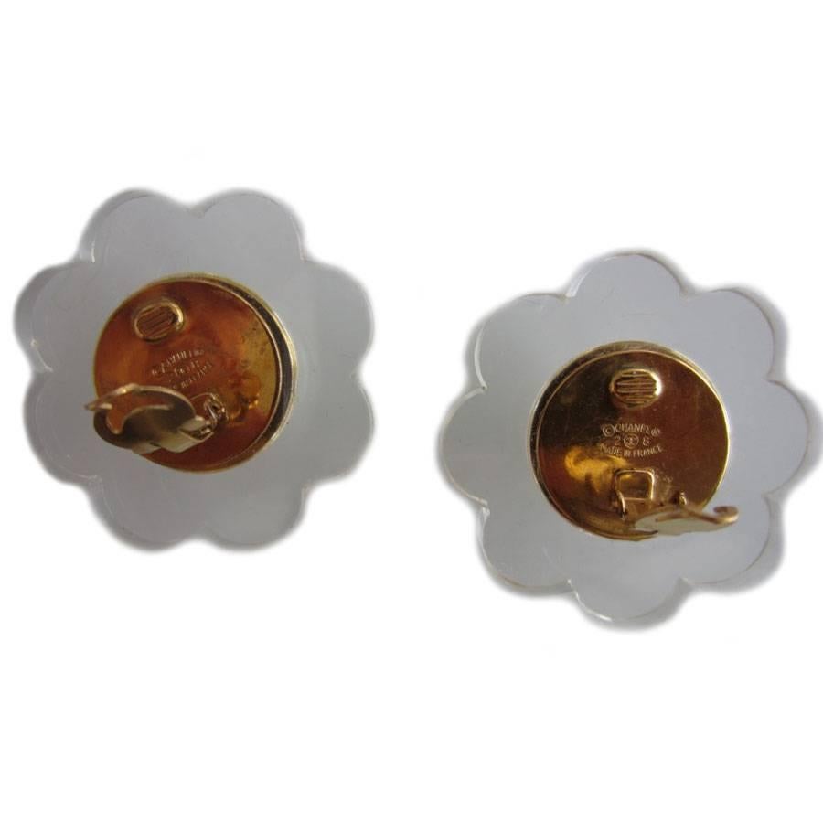 CHANEL Vintage Flowers Clip On Earrings In Fair Condition In Paris, FR