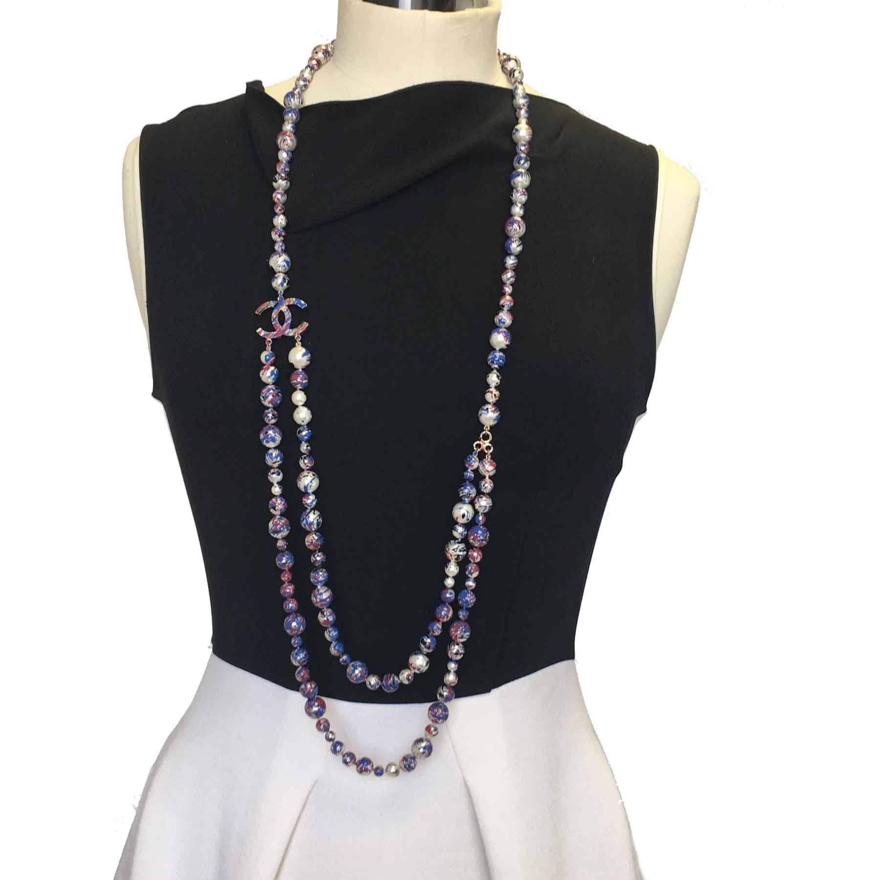 Collector! Beautiful Chanel necklace from the Chanel Airlines Collection. 
Spring-Summer 2016 fashion show. Pearls covered with blue-white-red, colors of the French flag and a CC.

Never worn.

Dimensions: total length: 102 cm, first hole: 98 cm,