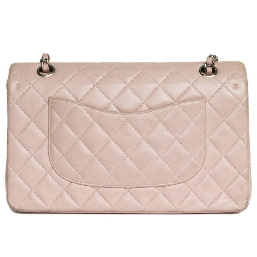 CHANEL Timeless Flap Shoulder Bag in Pink Leather  In Good Condition In Paris, FR