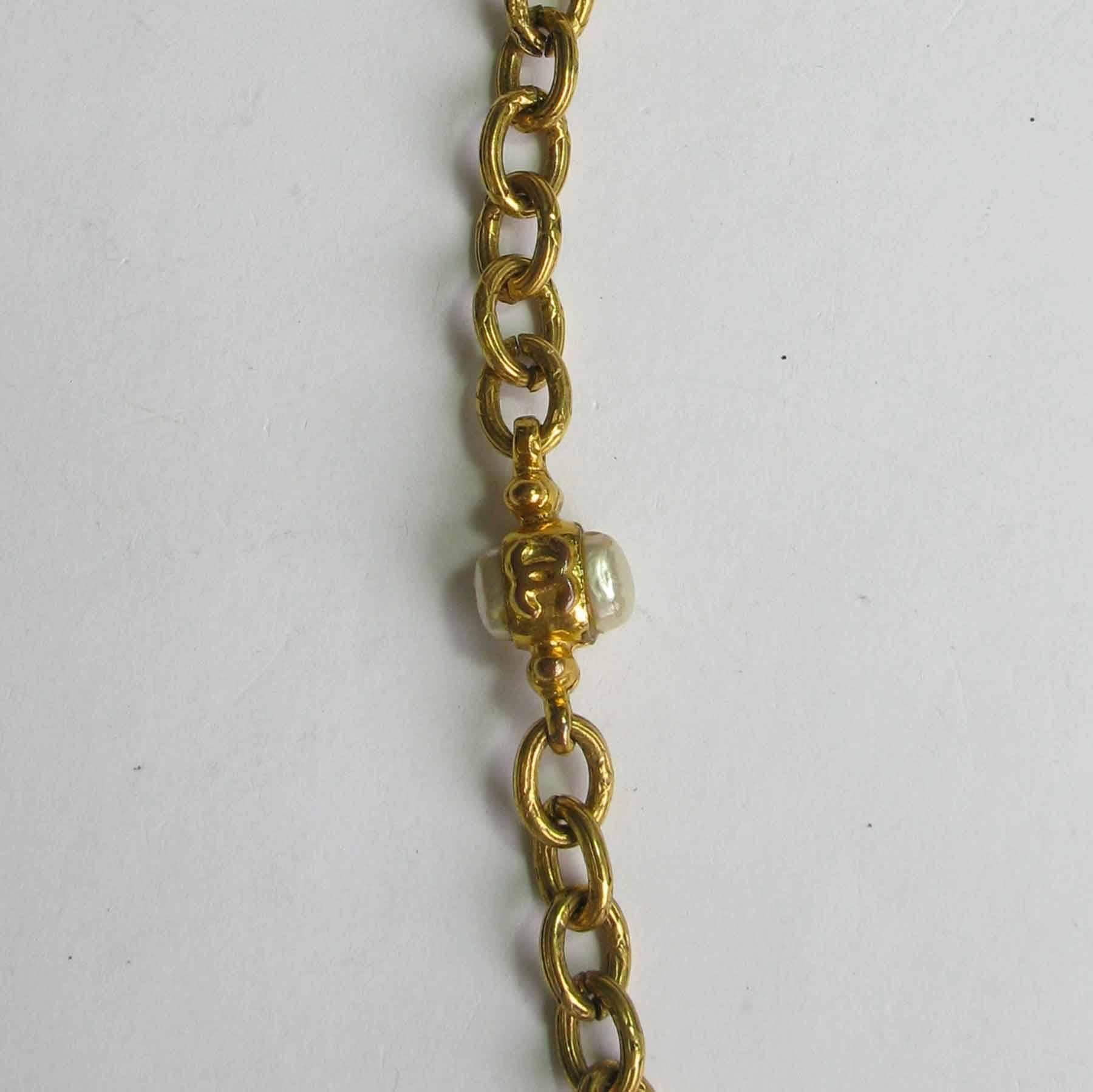 Vintage Chanel Necklace with Gold and Pearls 1