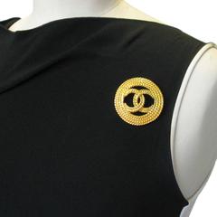 Chanel Vintage Runde Brosche aus vergoldetem Metall