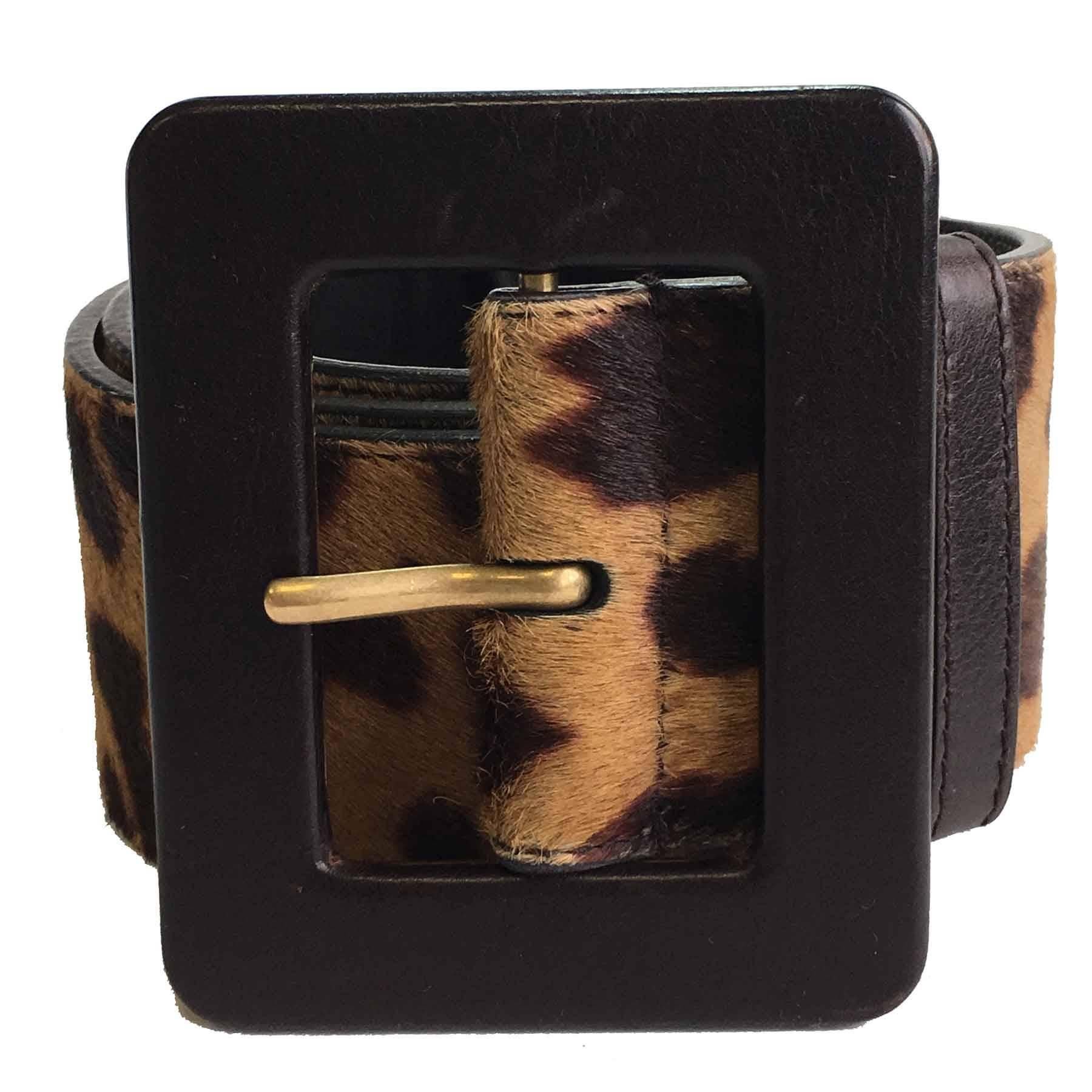 YSL Yves Saint Laurent Rive Gauche belt in foal leopard. Metal rectangular buckle covered with brown leather (little stain barely visible). A small trace on the leather inside (see photo).

Size: 
- at the first hole: 79,5 cm
- in the middle: 85