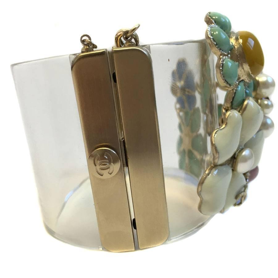 CHANEL Transparent Cuff Decorated with Flowers in Glass Paste and Rhinestone In New Condition In Paris, FR