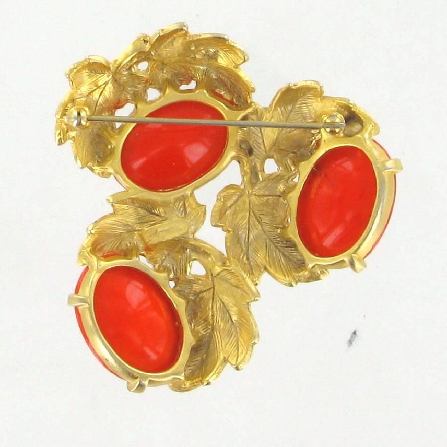 Very rare! Vintage SCHIAPARELLI brooch in gilt metal and coral glass paste.

Dimensions: 7 x 6.5 cm

Delivered in a dustbag Valois Vintage Paris