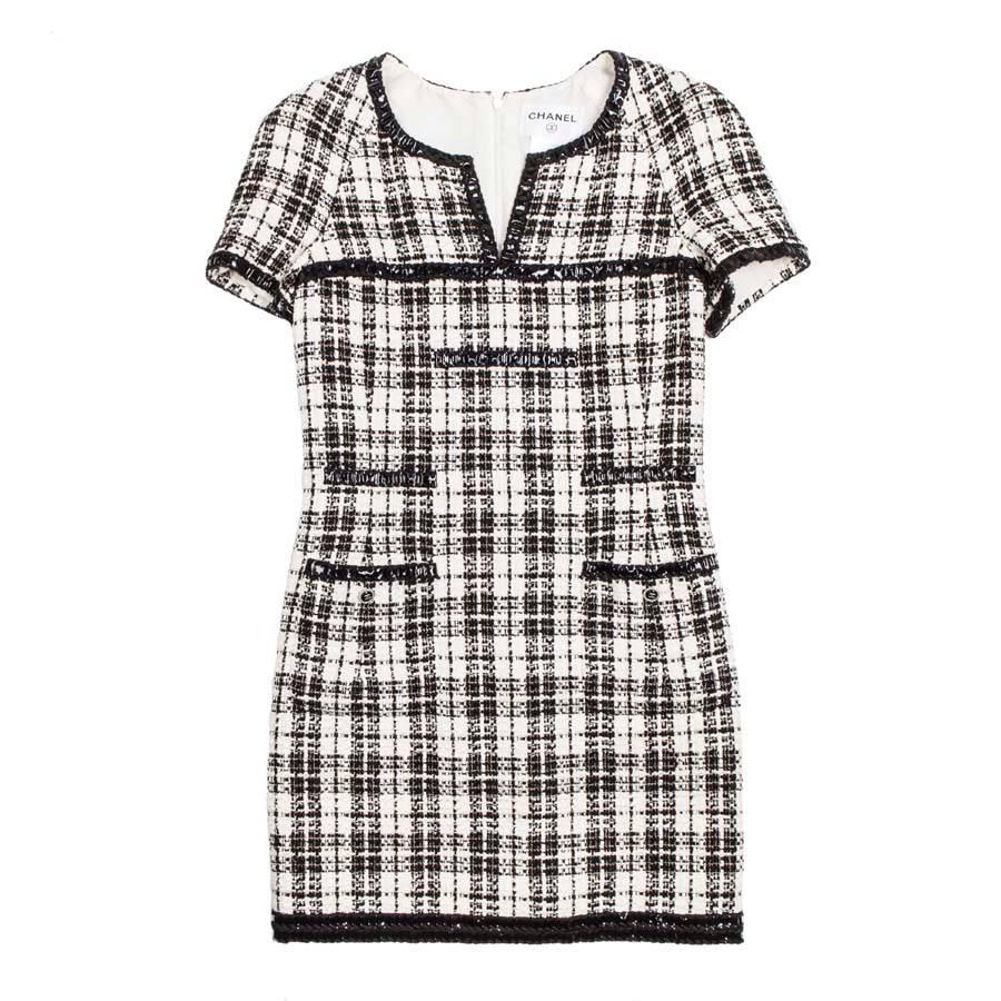 Iconic Chanel Dress Size 38FR in Bicolor Tweed