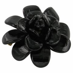 MARGUERITE DE VALOIS Black Camélia Brooch in Glass Paste