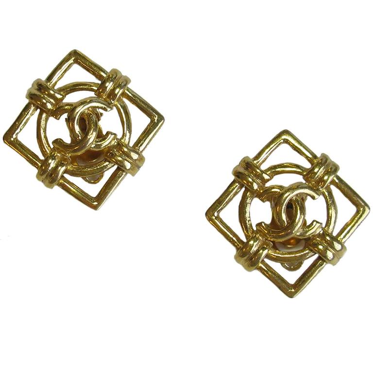 Vintage CHANEL Square Clip-on Earrings in Gilt metal For Sale at 1stDibs