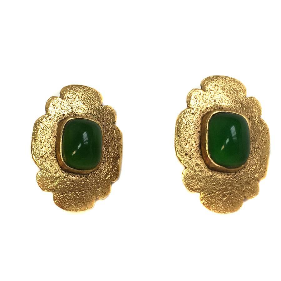 Vintage CHANEL Set Brooch & Clip-on Earrings in Molten Glass Emerald 3