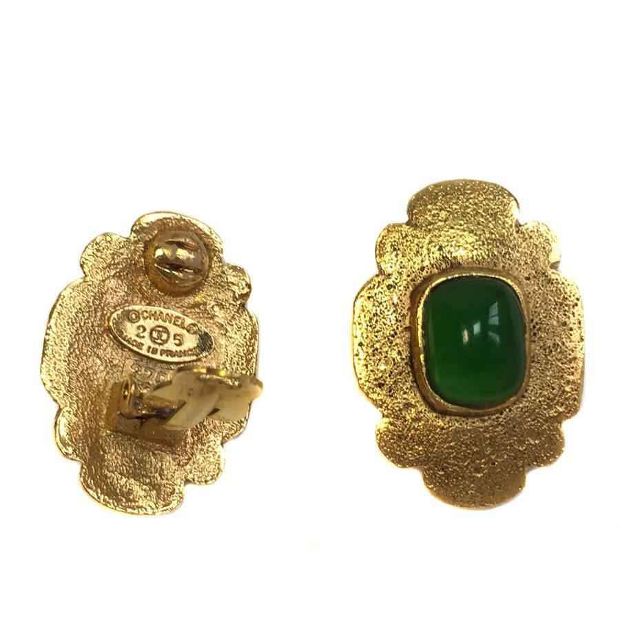 Vintage CHANEL Set Brooch & Clip-on Earrings in Molten Glass Emerald 4