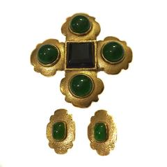 Vintage CHANEL Set Brooch & Clip-on Earrings in Molten Glass Emerald