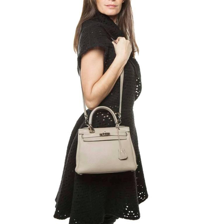 Kelly 25 leather handbag Hermès Beige in Leather - 32352023