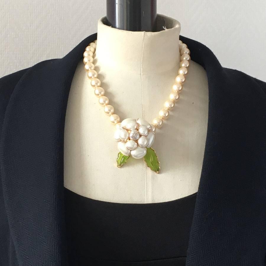 MARGUERITE de VALOIS Camellia Necklace in Pearls and Green Molten Glass Leaves 2