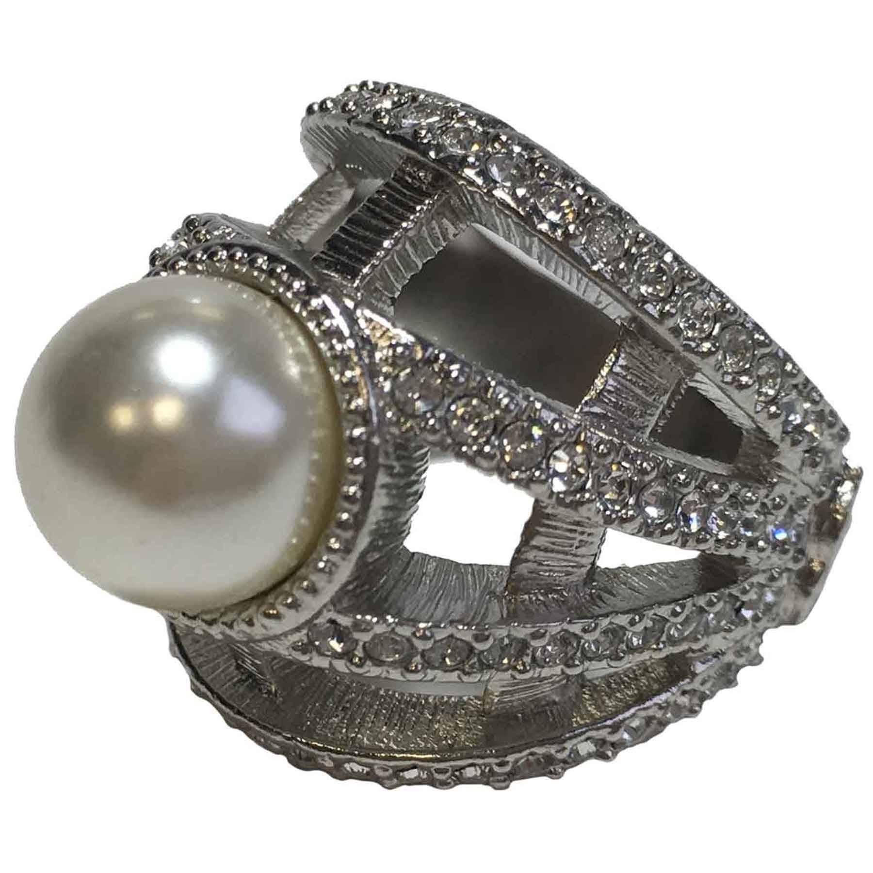 CHANEL 'Jewelry' Ring T54 in Silver Plated Metal, Glass Pearl and Rhinestones