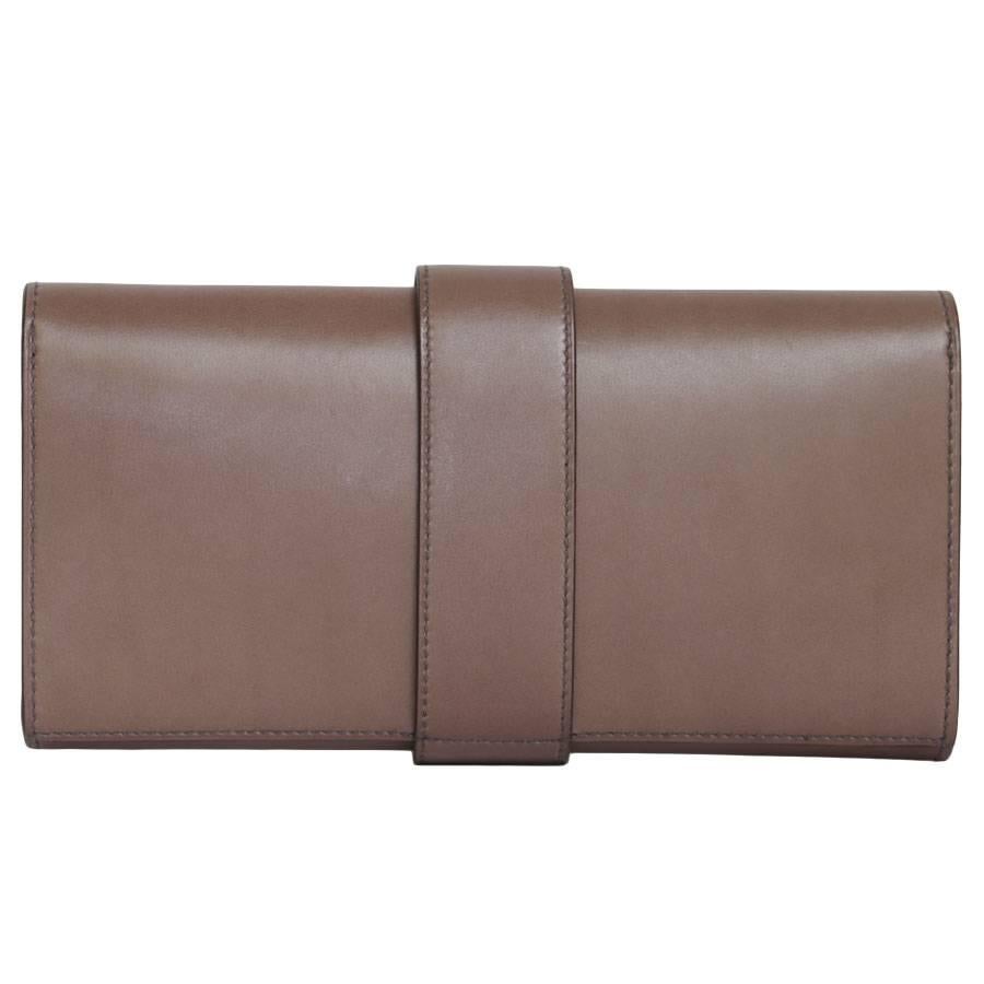 Gray HERMES Sandalwood Smooth Leather Medor Clutch Bag For Sale