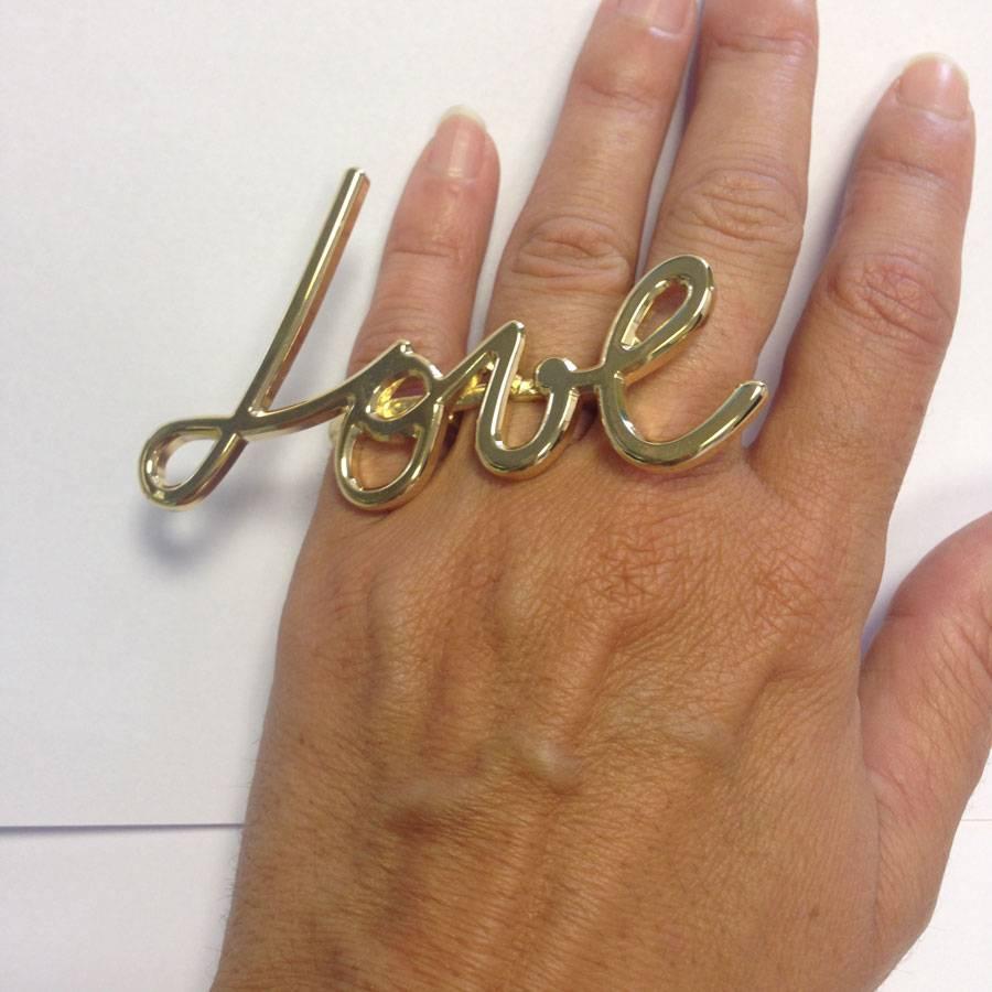 Iconic Lanvin 'Love' ring in gilt metal.

Here is the advice of Alber Elbaz to wear this audacious jewel signed Lanvin. 'Carry it with conviction and with a smile'

Public price: 450 euros

Delivered in a Valois Vintage Paris Dustbag