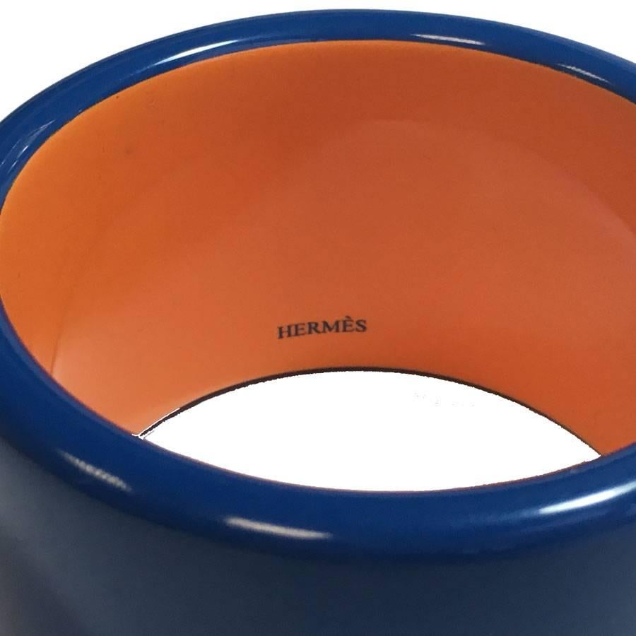 HERMÈS cuff in Lacquered Blue and Orange Wood  In Excellent Condition In Paris, FR