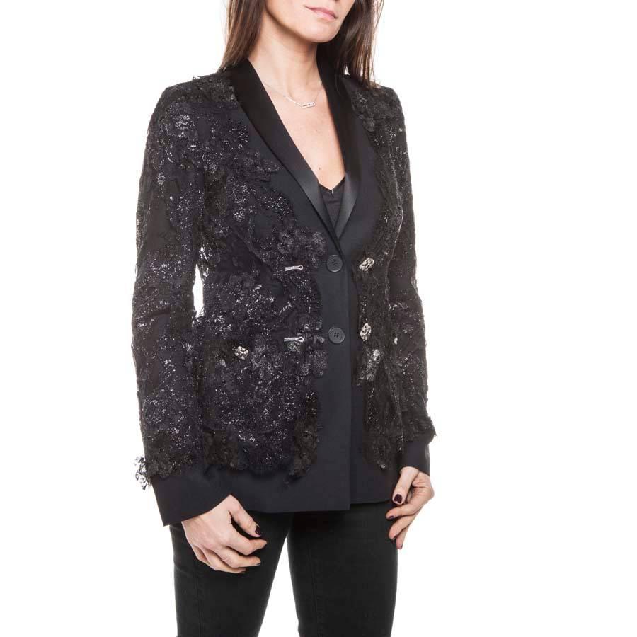 Beautiful Chanel black tuxedo style jacket in viscose with a silk satin collar, silk and guipure, lace from Lesage House. It is entirely lined with monogram silk, new.

The jacket is lined with glossy lace embroidered with black pearls and camellias