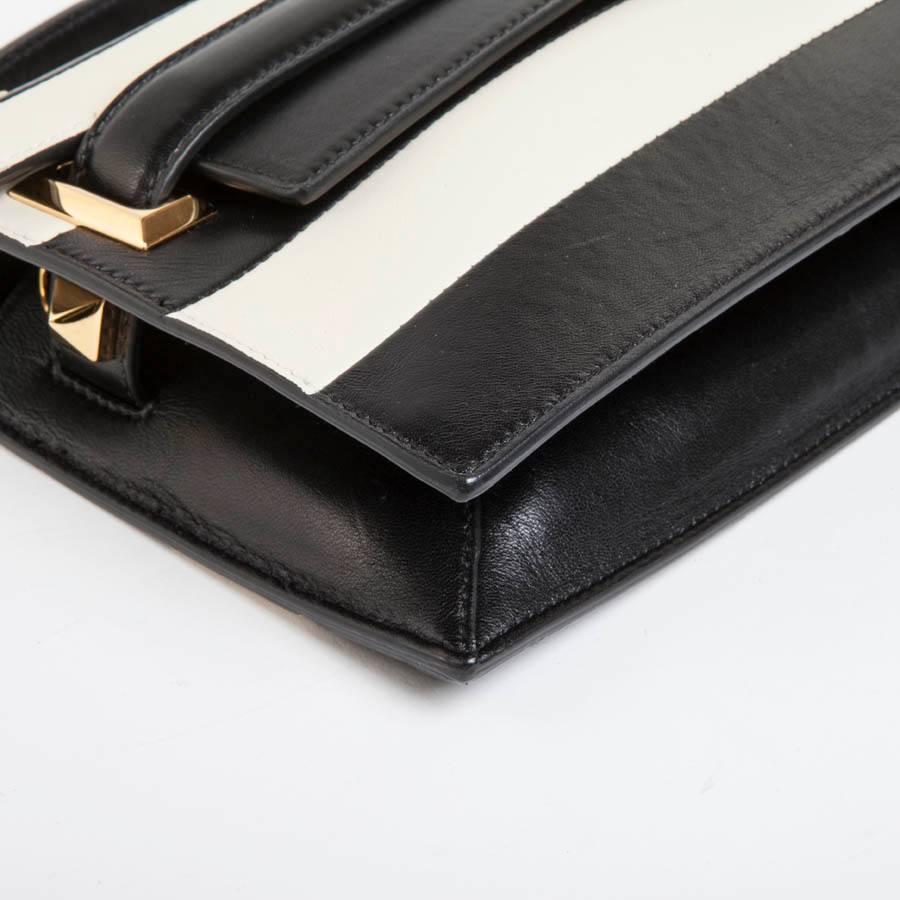 VALENTINO Modell 'My Rockstud' Tasche aus schwarzem und beigefarbenem Bicolor-Leder Damen im Angebot