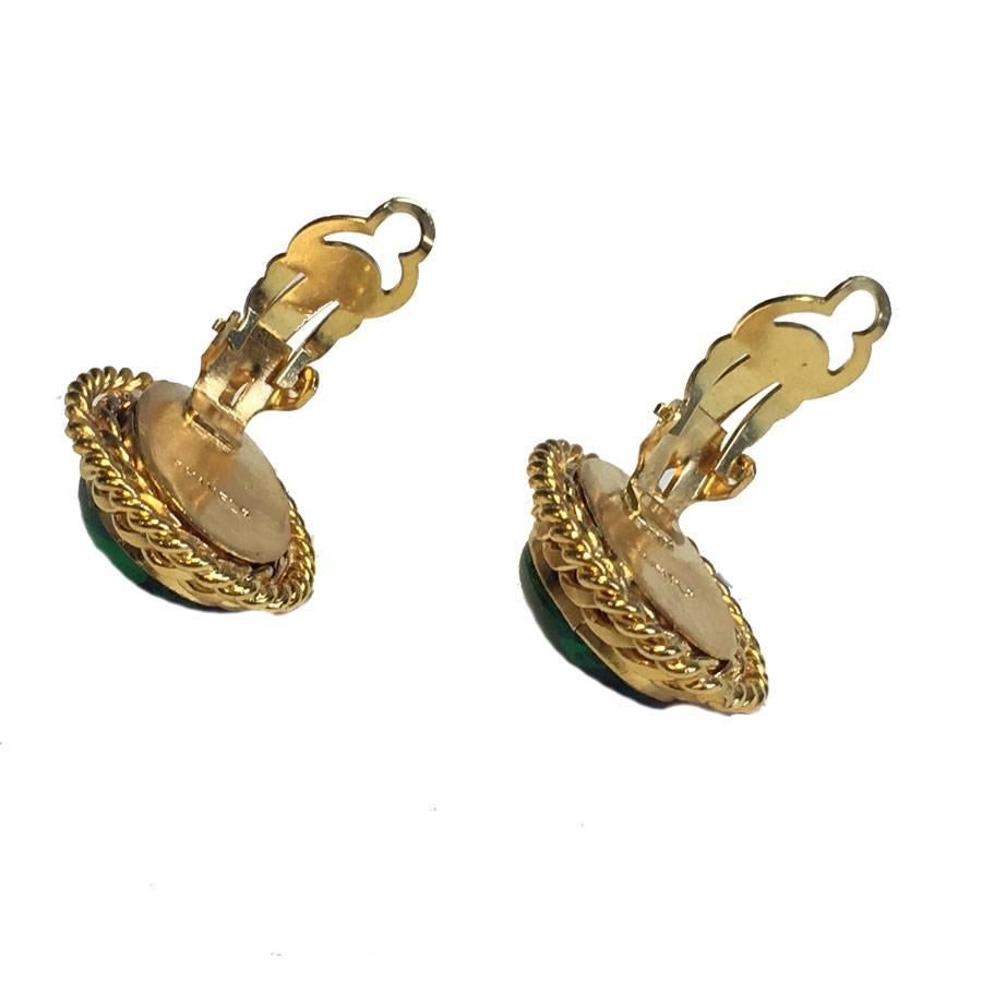 CHANEL Vintage Gold and Green Cabochon Clip Earrings In Excellent Condition In Paris, FR