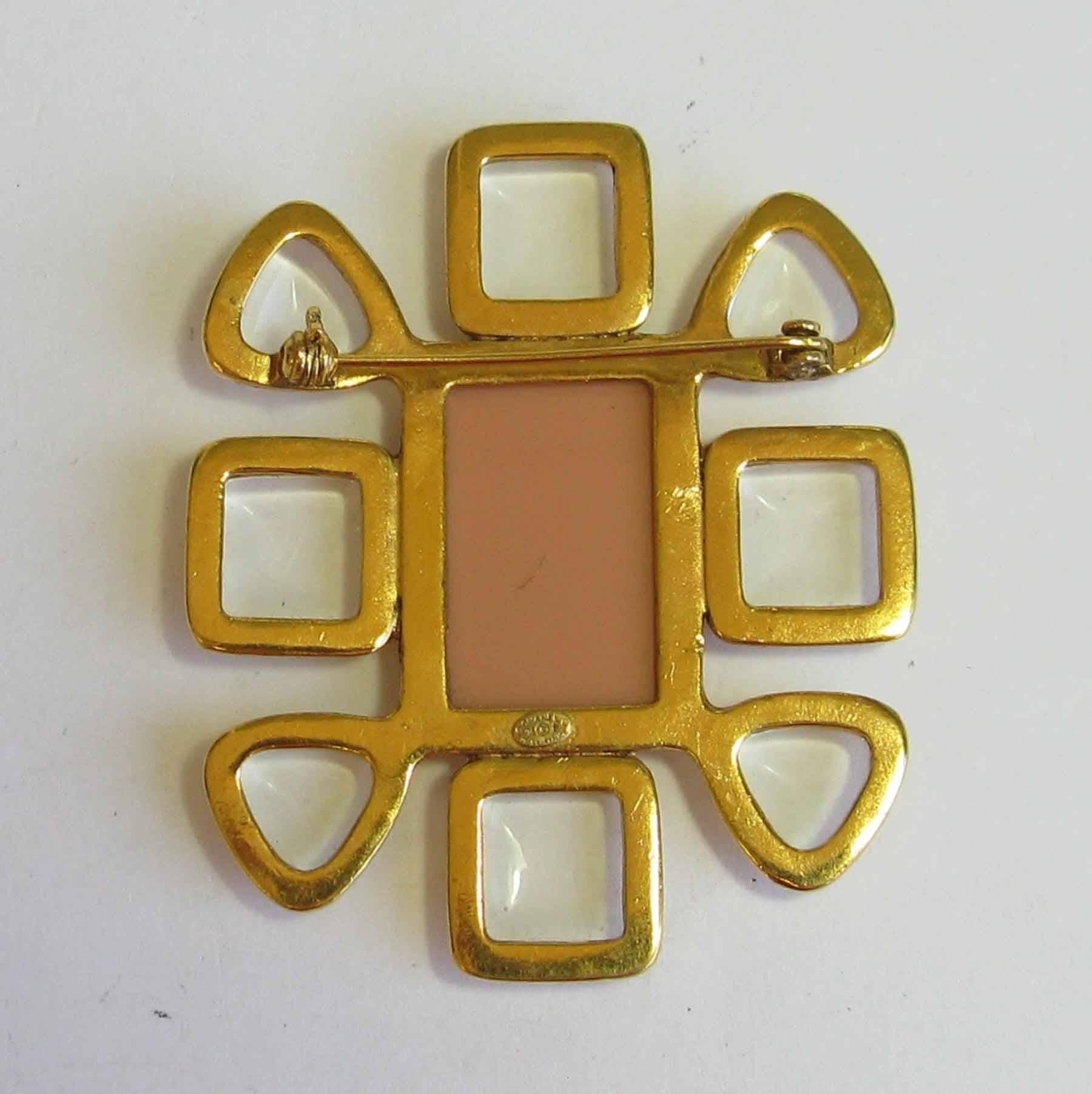 Women's CHANEL Brooch in Gilt Metal, Transparent Molten Glass and Salmon Colored Resin