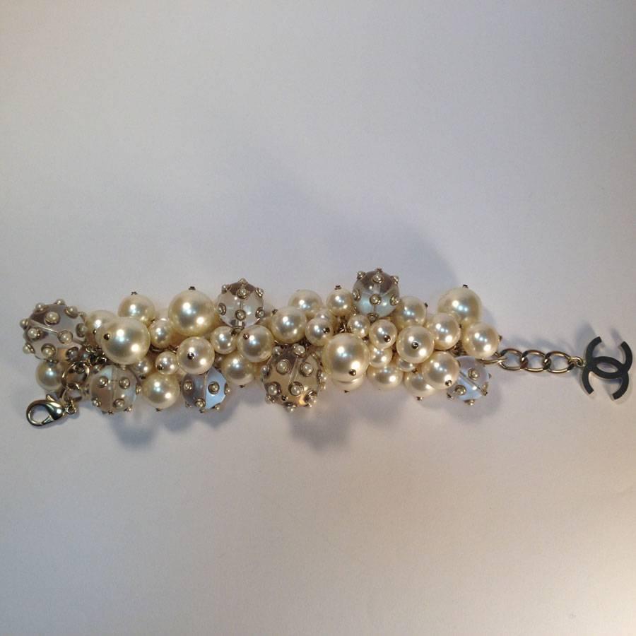 CHANEL Bracelet in Glass Large Pearls 2