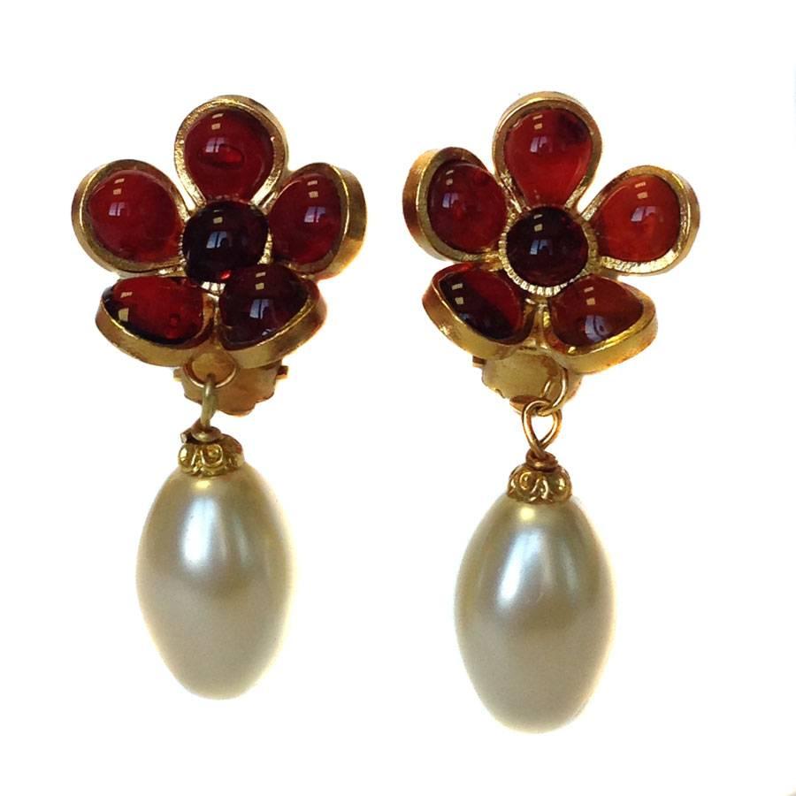 MARGUERITE DE VALOIS Flowers Clip-on Earring in Ruby Molten Glass and Oval Pear