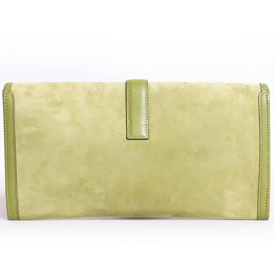 Hermes 'Jige' in green anise calf doblis and goat leather of the same color clutch bag. 

Green saddlery stitching. 

Will be delivered with its cover and a box Hermes