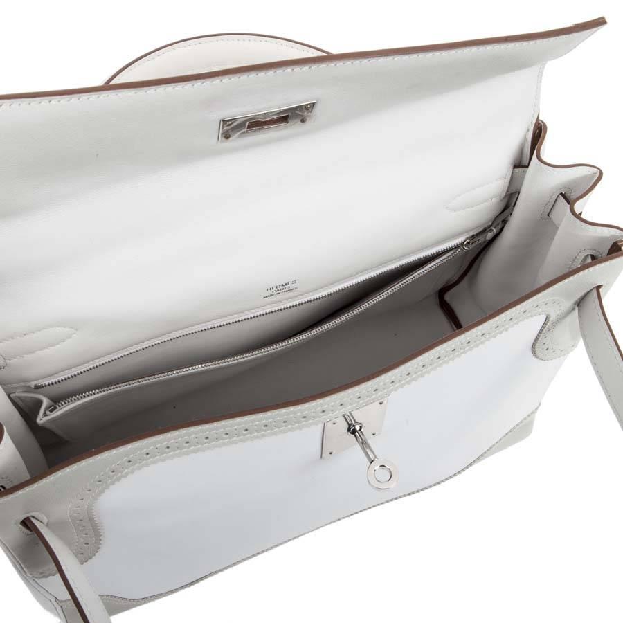 HERMES Kelly 32 Ghillies Bicolor Swift White and Pearl Gray Leather 2
