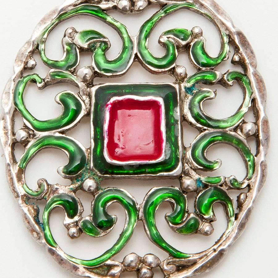 Christian Lacroix pendants clip-on earrings. Palladium silver plated metal enameled with green and red colors.

Will be delivered in a purple Pouch.