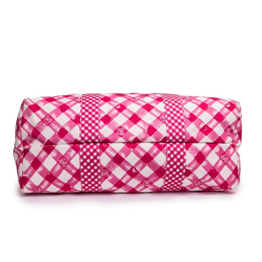CHANEL Cabas XXL in Pink and White Vichy Canvas In New Condition In Paris, FR