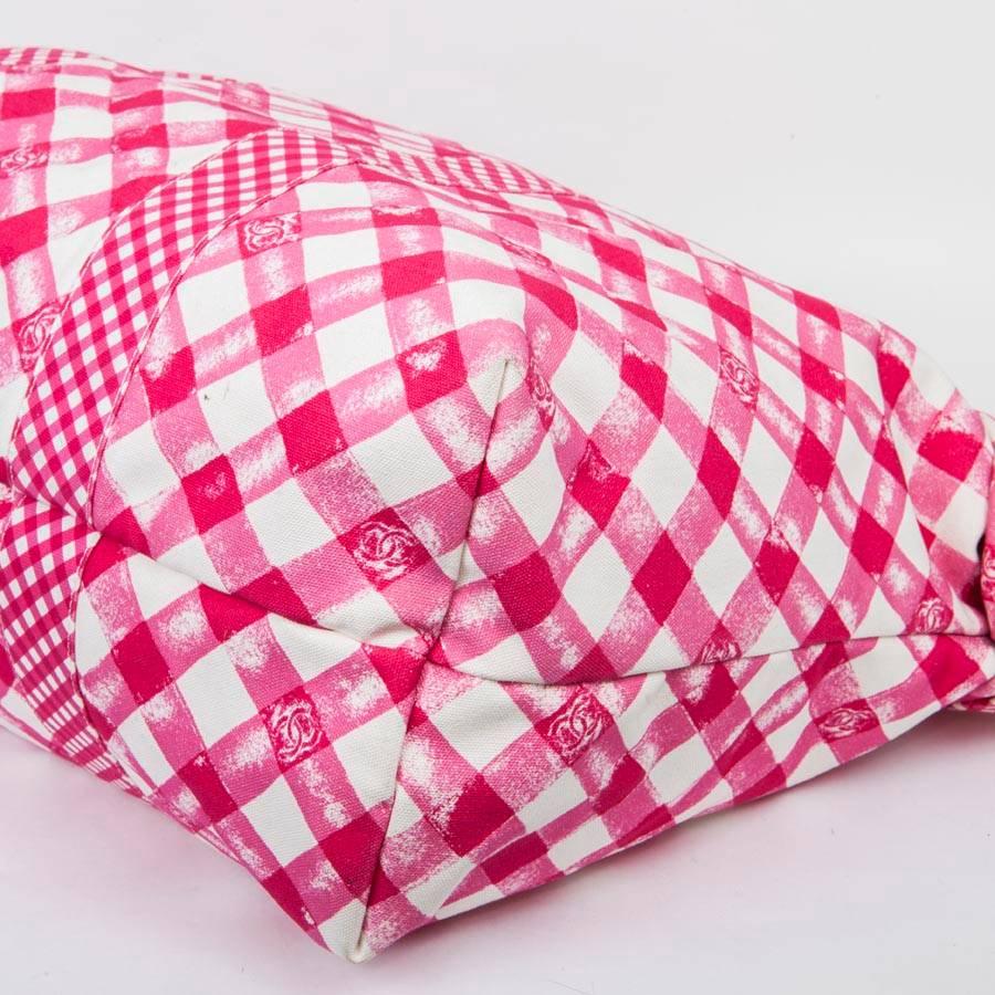 CHANEL Cabas XXL in Pink and White Vichy Canvas 4