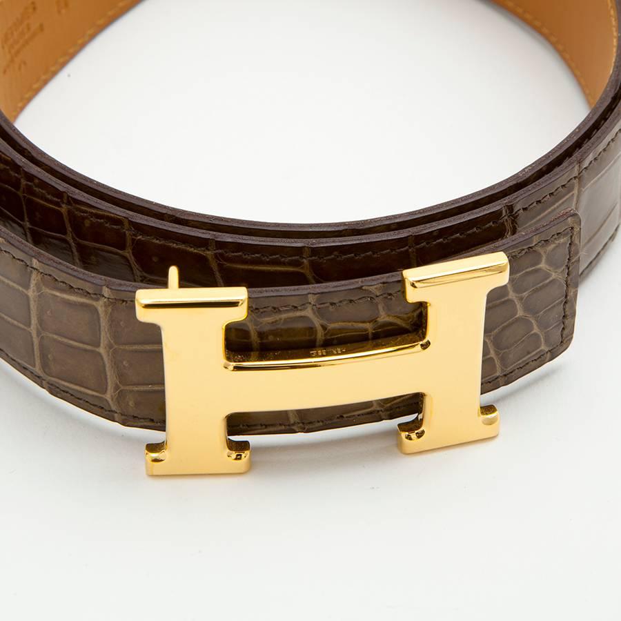 Superb Hermès belt H for men in crocodile porosus glazed brown, H buckle in gold palladium metal. Smooth leather inside.

Stamp O in a square, year 2011

Dimensions: length to the last hole 91 cm, width 3.5 cm; Buckle: 6 cm x 3.5 cm
3 existing holes