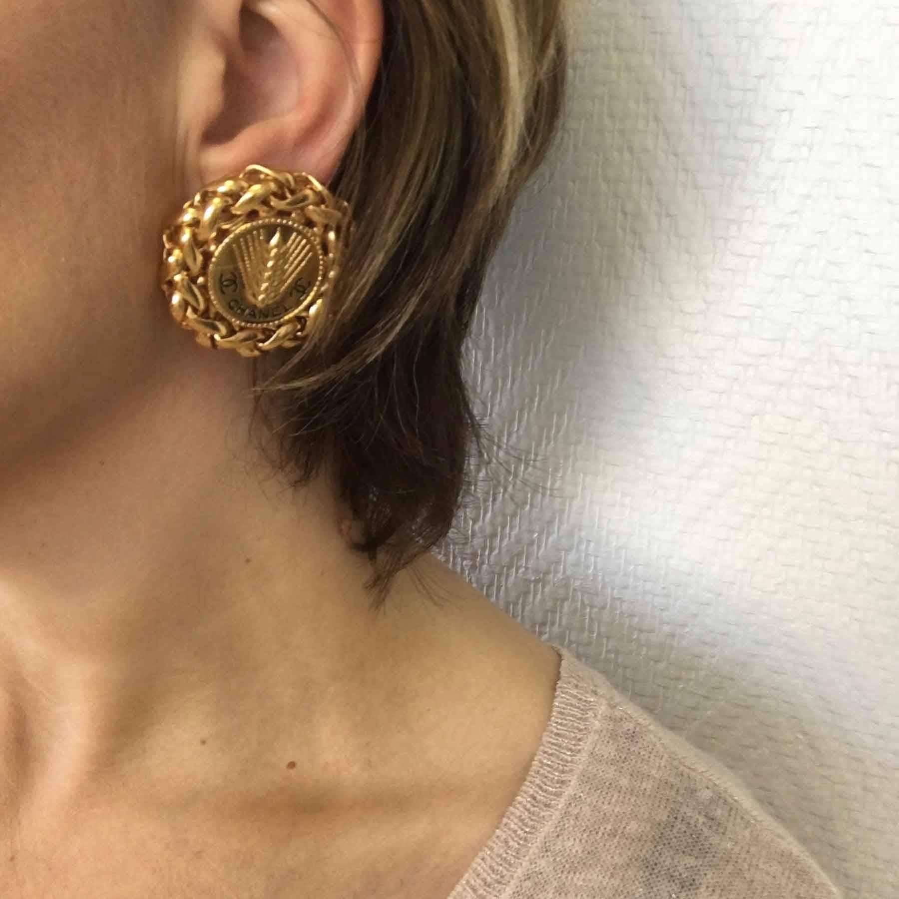 Women's CHANEL Vintage Clip-on 'Ear of Wheat' Earrings in gold-plated metal