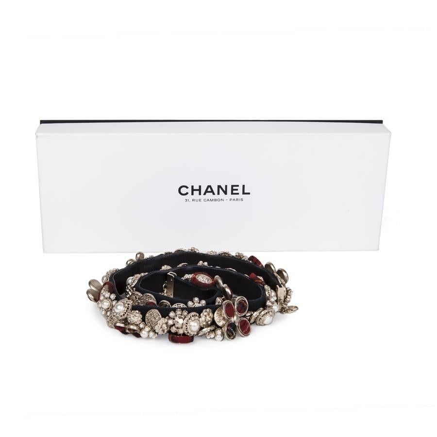 CHANEL Belt 'Paris-Edinburgh' in Leather, Buttons in Tweed and Gilded Metal For Sale 1