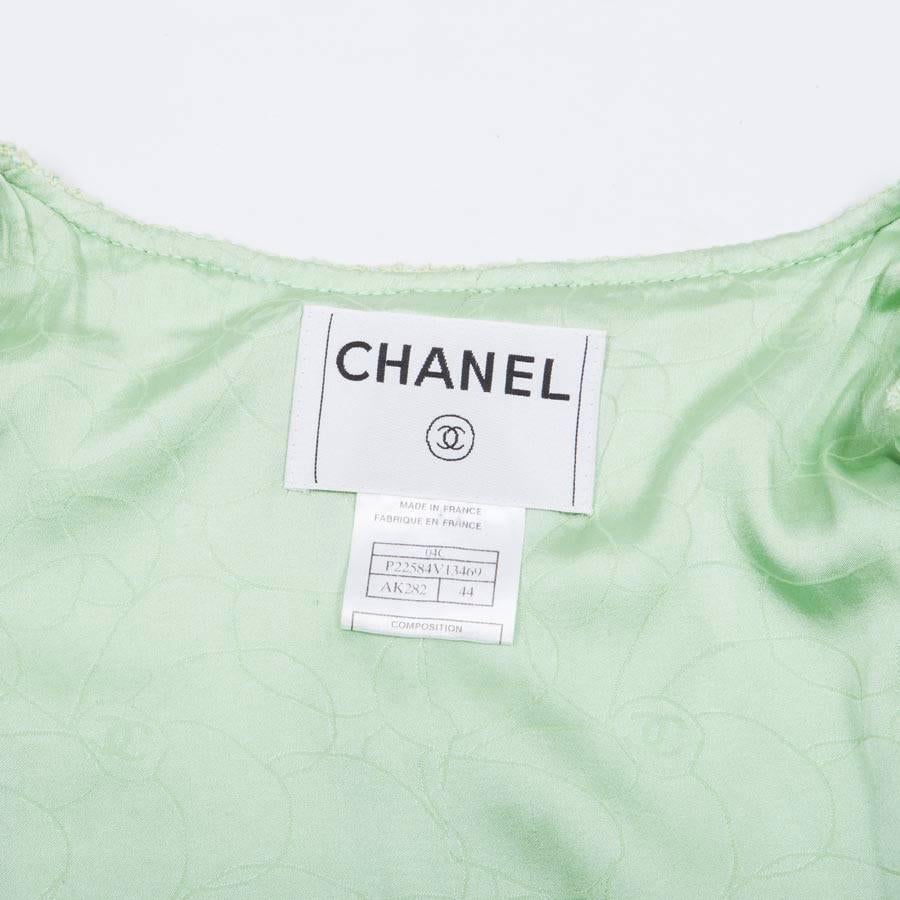 Sammler CHANEL Jacke aus grünem Anise und hellgrünem Tweed Größe 44FR im Angebot 3
