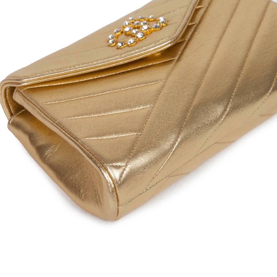 CHANEL Clutch in Gold Quilted Lamb Leather 1