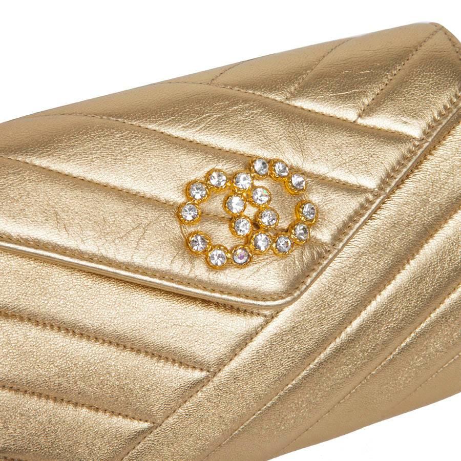 CHANEL Clutch in Gold Quilted Lamb Leather 2